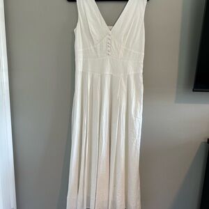 Elegant White Sleeveless Dress